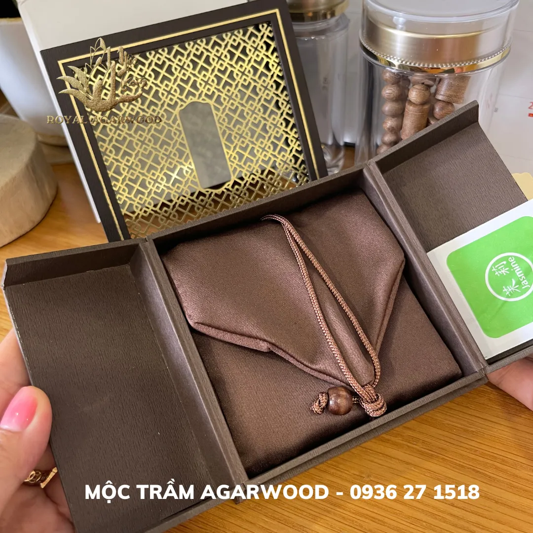 Premium 3-Layer Wooden Jewelry Box – Gold-Plated Frame Storage for Agarwood Bracelets &amp; Accessories